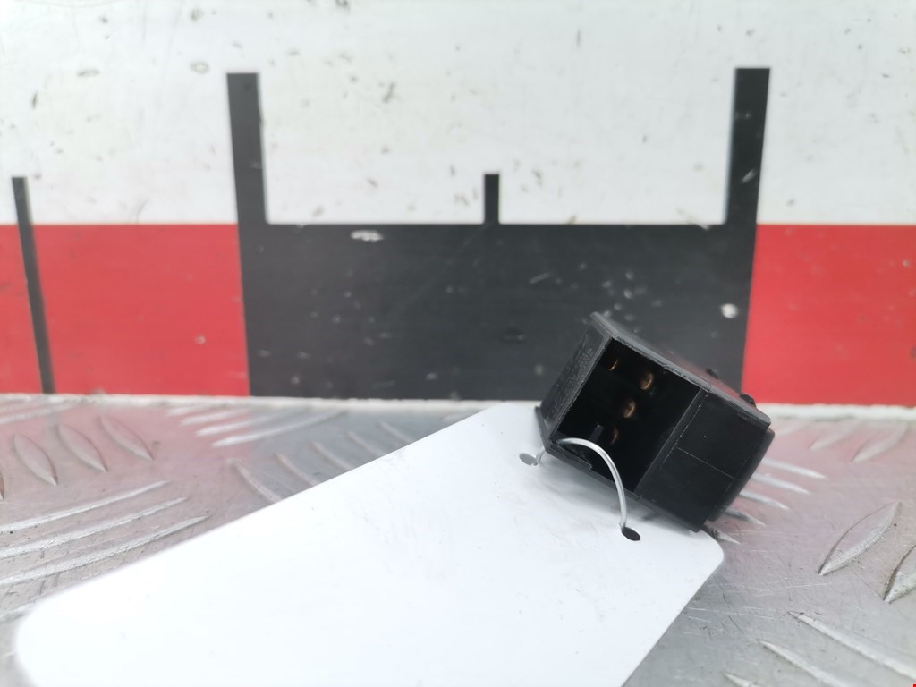 Кнопка стеклоподъемника VOLKSWAGEN Passat B5 1997-2005