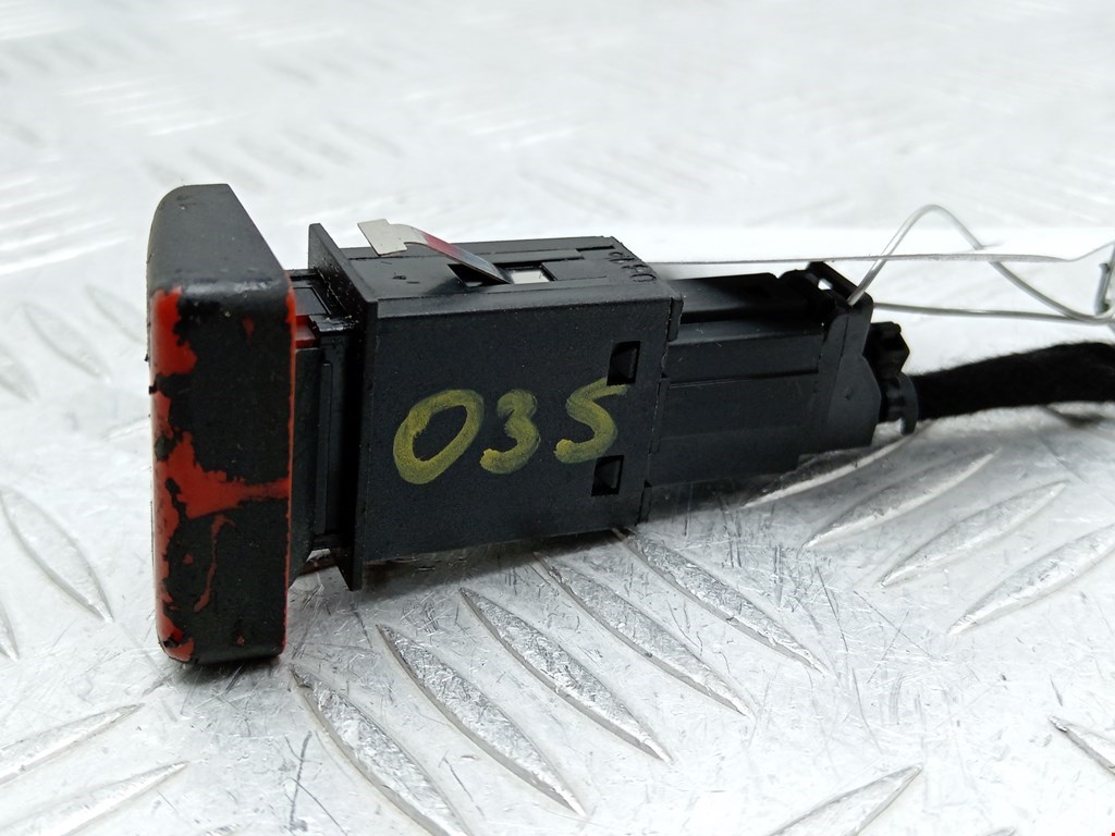 Кнопка аварийной сигнализации (аварийки) AUDI A4 B6 2001-2005