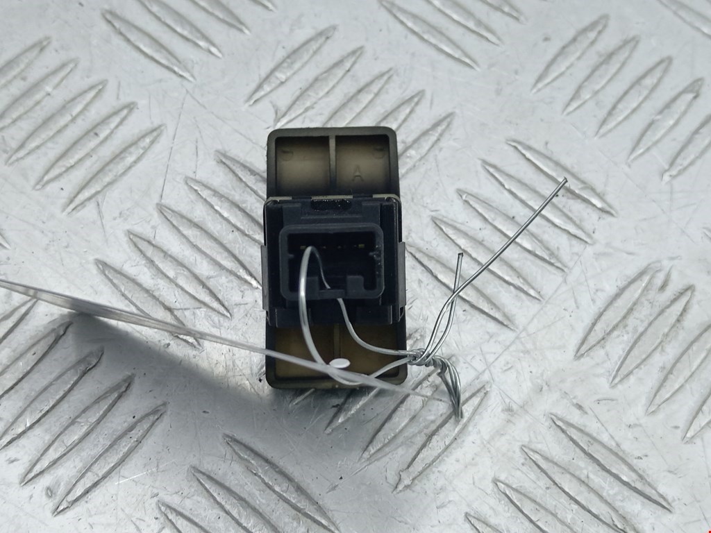 Кнопка аварийной сигнализации (аварийки) SUZUKI Swift 2004-2010