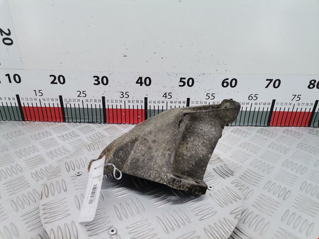 Кронштейн (крепление лапа) двигателя Audi A4 B5 (1994-2001)