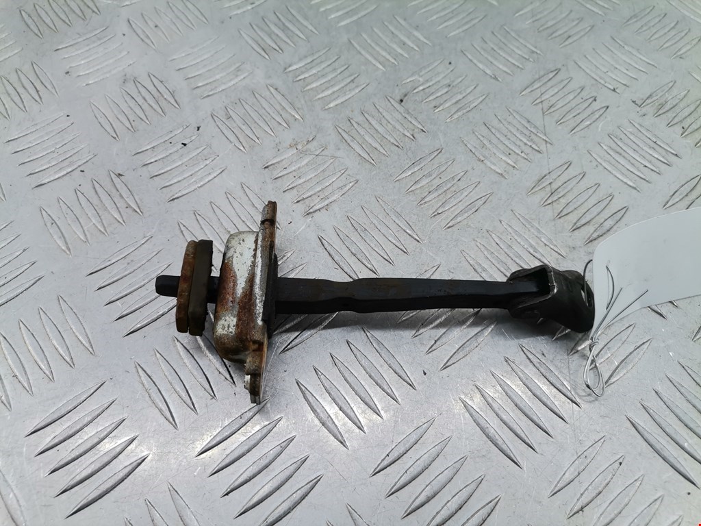 Ограничитель открывания двери KIA Carens 2006-2012