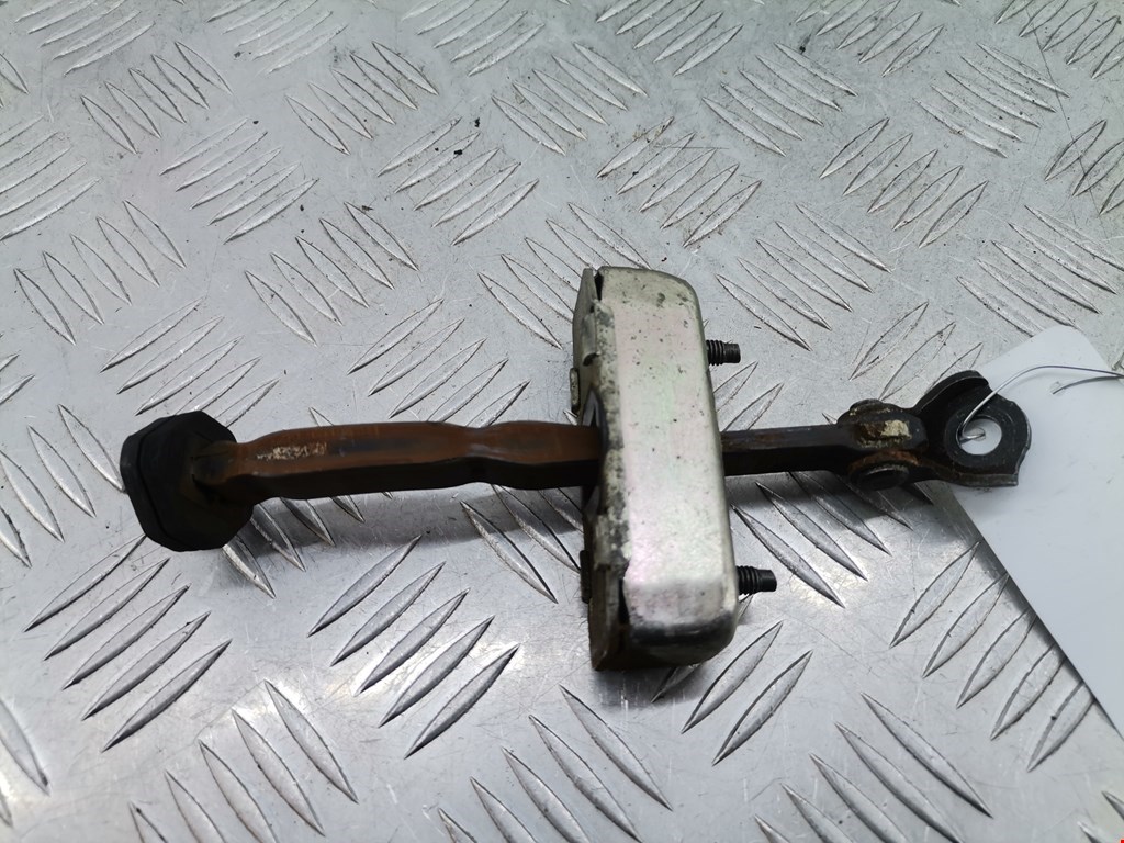 Ограничитель открывания двери TOYOTA Avensis 2009-2015