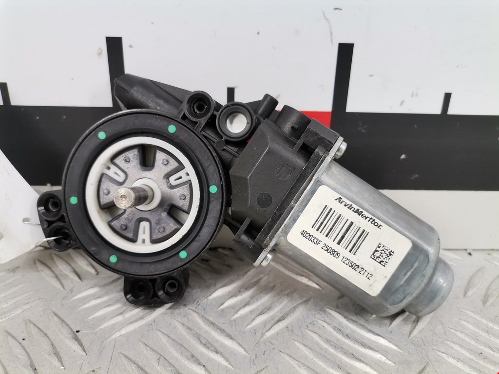 Моторчик (двигатель) стеклоподъемника NISSAN Qashqai J10 2006-2013