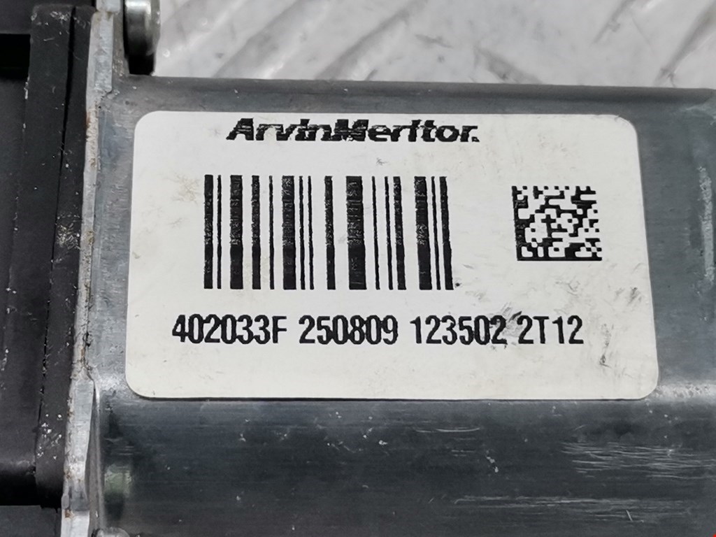 Моторчик (двигатель) стеклоподъемника NISSAN Qashqai J10 2006-2013