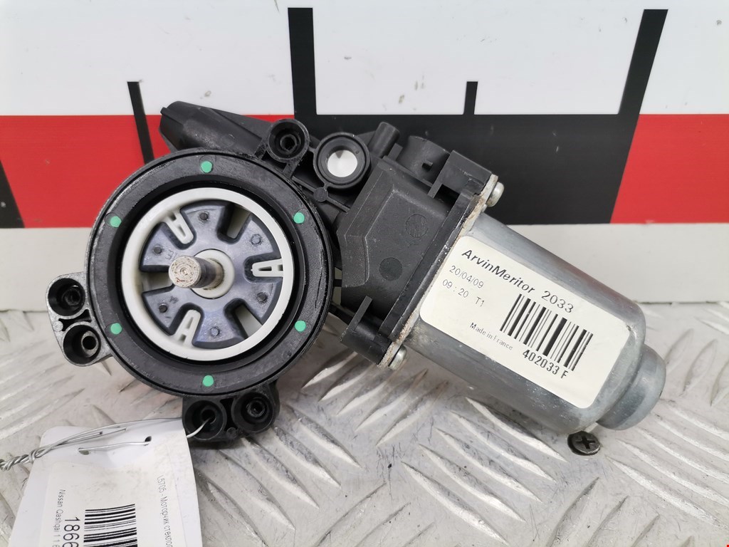 Моторчик (двигатель) стеклоподъемника NISSAN Qashqai J10 2006-2013