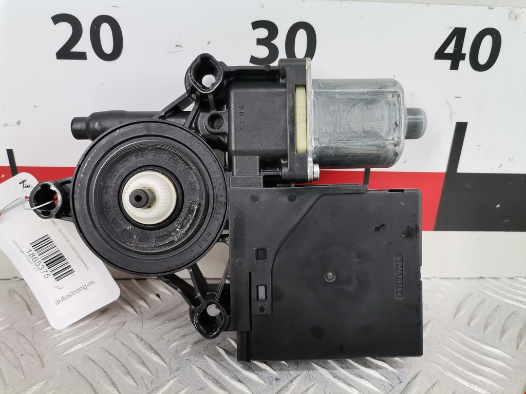 Моторчик (двигатель) стеклоподъемника VOLKSWAGEN Passat B7 2011-2015