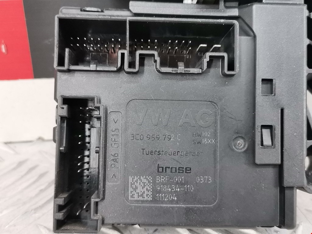 Моторчик (двигатель) стеклоподъемника VOLKSWAGEN Passat B7 2011-2015