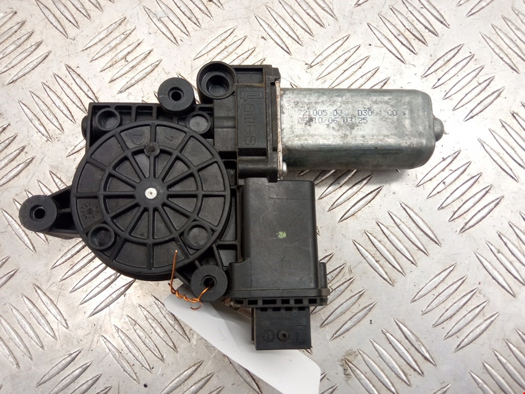 Моторчик стеклоподъемника Opel Corsa D (2006-2014)