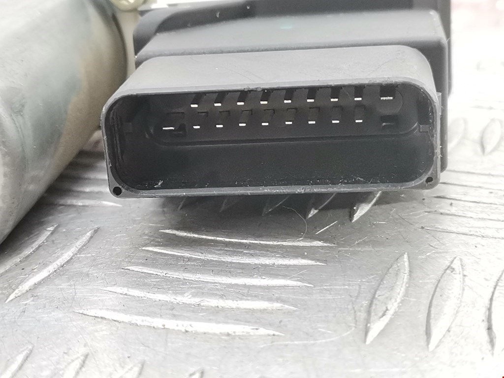 Моторчик (двигатель) стеклоподъемника VOLKSWAGEN Golf V 2003-2009