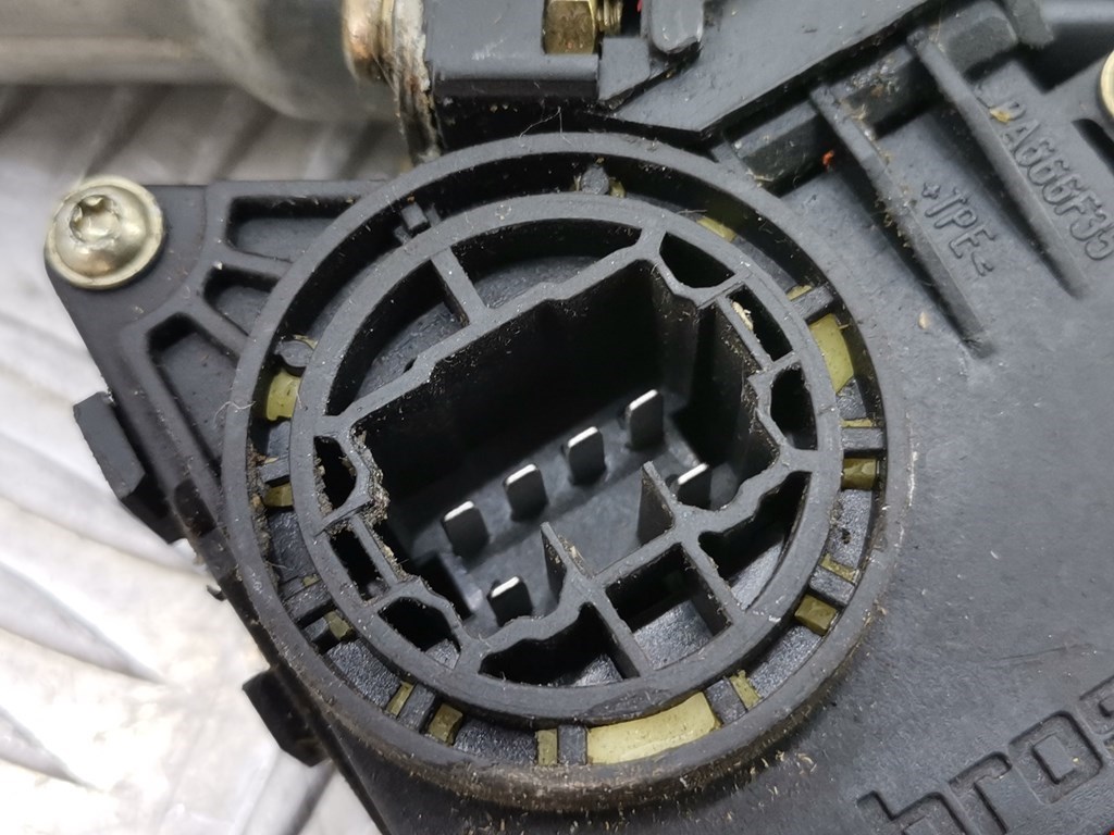 Моторчик (двигатель) стеклоподъемника TOYOTA Corolla Verso E121 AR10 2001-2009