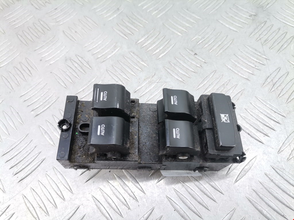 Блок управления стеклоподъемниками HYUNDAI i40 2011-2019