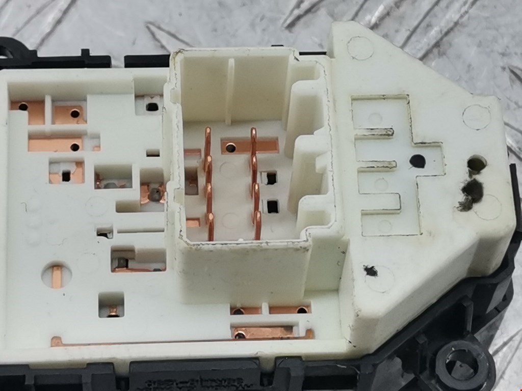 Блок управления зеркалами HYUNDAI i40 2011-2019