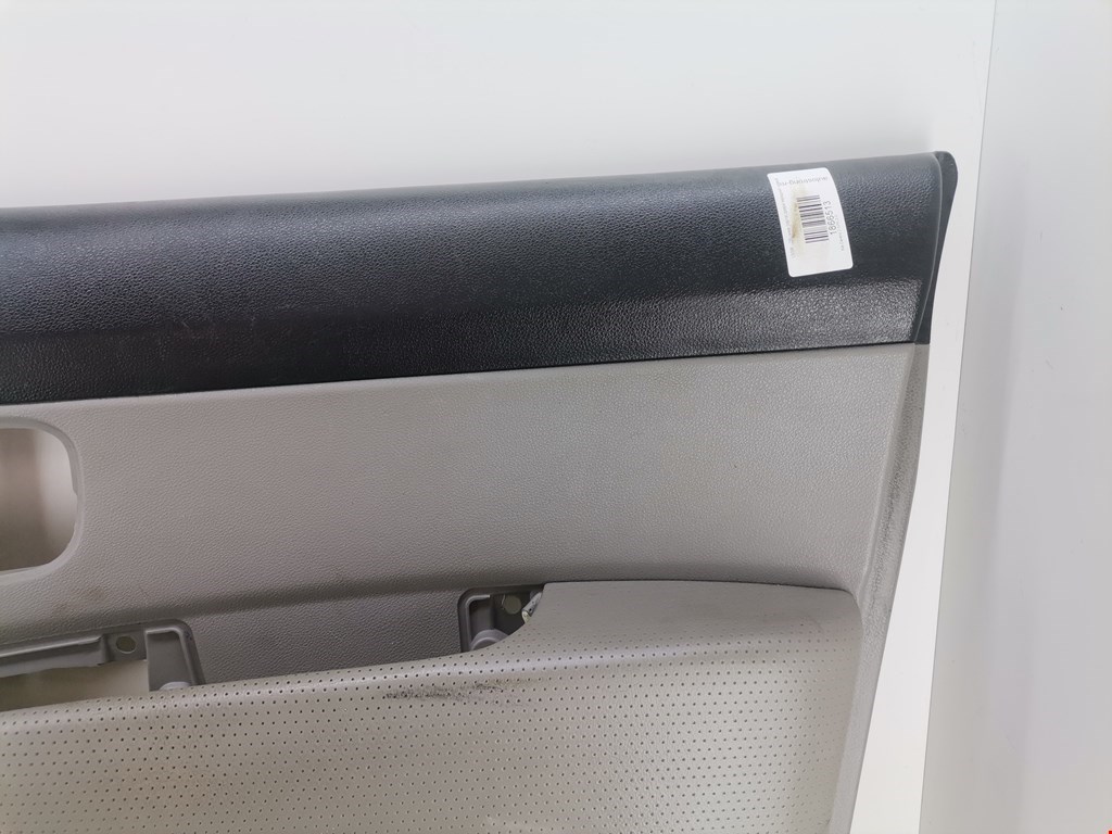 Обшивка двери передняя правая KIA Carens 2006-2012