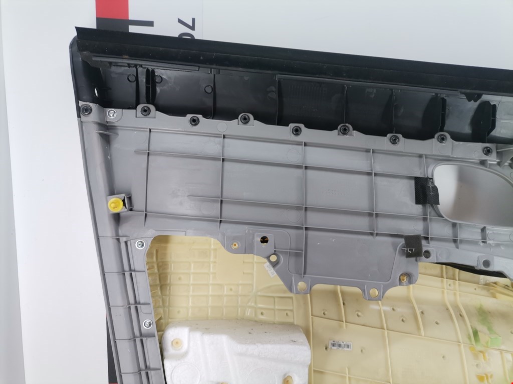 Обшивка двери передняя правая KIA Carens 2006-2012