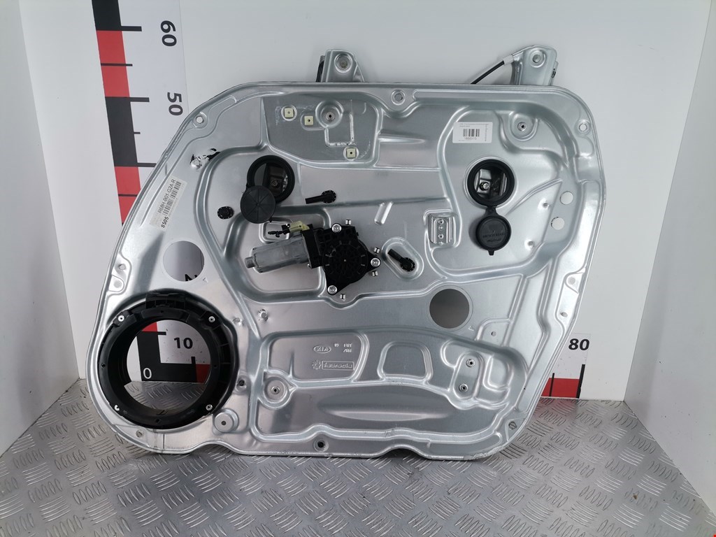 Стеклоподъемник передний правый KIA Carens 2006-2012