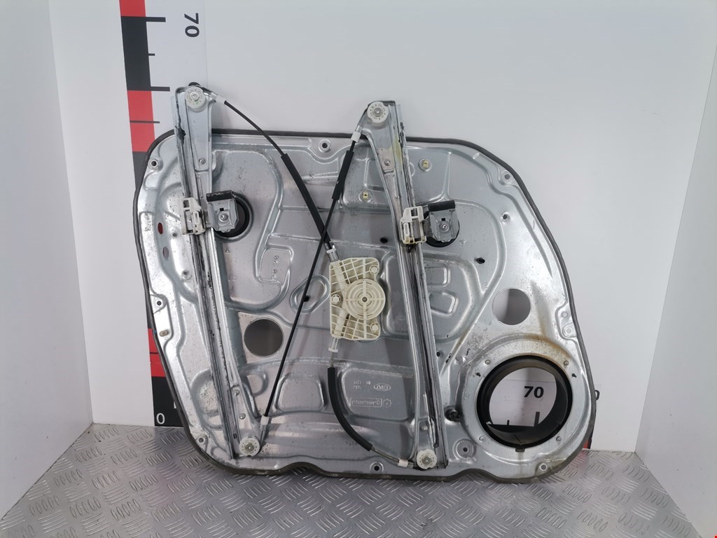 Стеклоподъемник передний правый KIA Carens 2006-2012