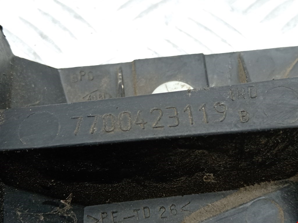 Кронштейн заднего бампера левый правый RENAULT Megane I 1996-2002