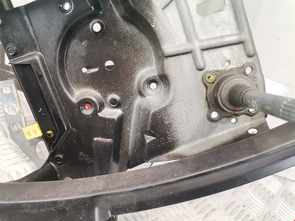 Стеклоподъемник задний левый AUDI A4 B5 1995-2001