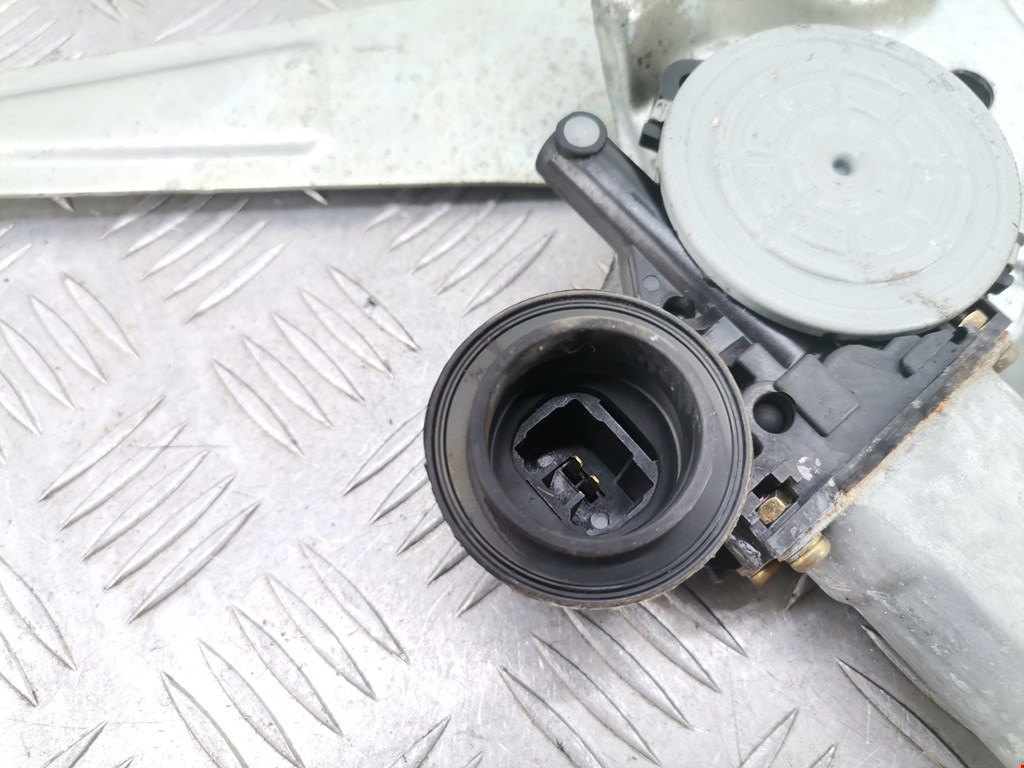 Стеклоподъемник задний правый TOYOTA RAV 4 XA20 2000-2005