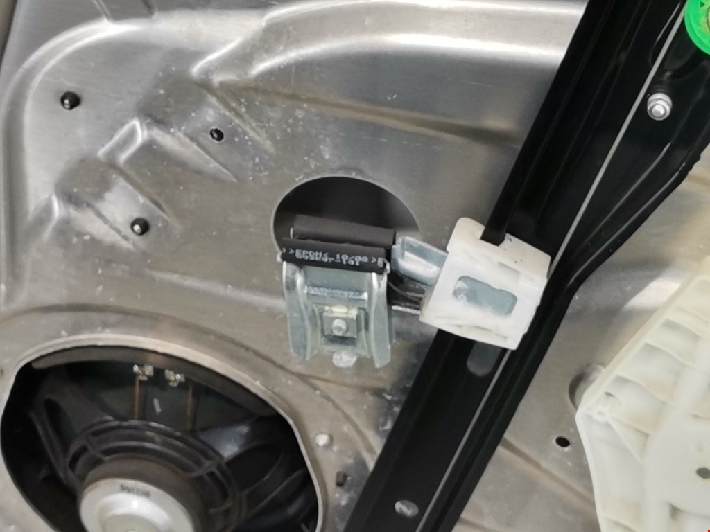 Стеклоподъемник передний левый MERCEDES-BENZ C-Class C-klasse W204 2007-2015