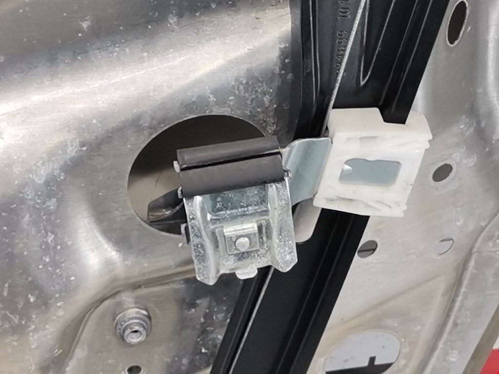 Стеклоподъемник передний левый MERCEDES-BENZ C-Class C-klasse W204 2007-2015