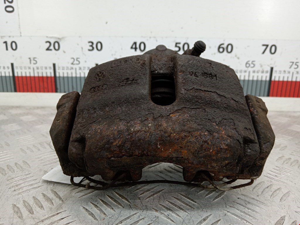 Суппорт передний левый VOLKSWAGEN Passat B6 2005-2011