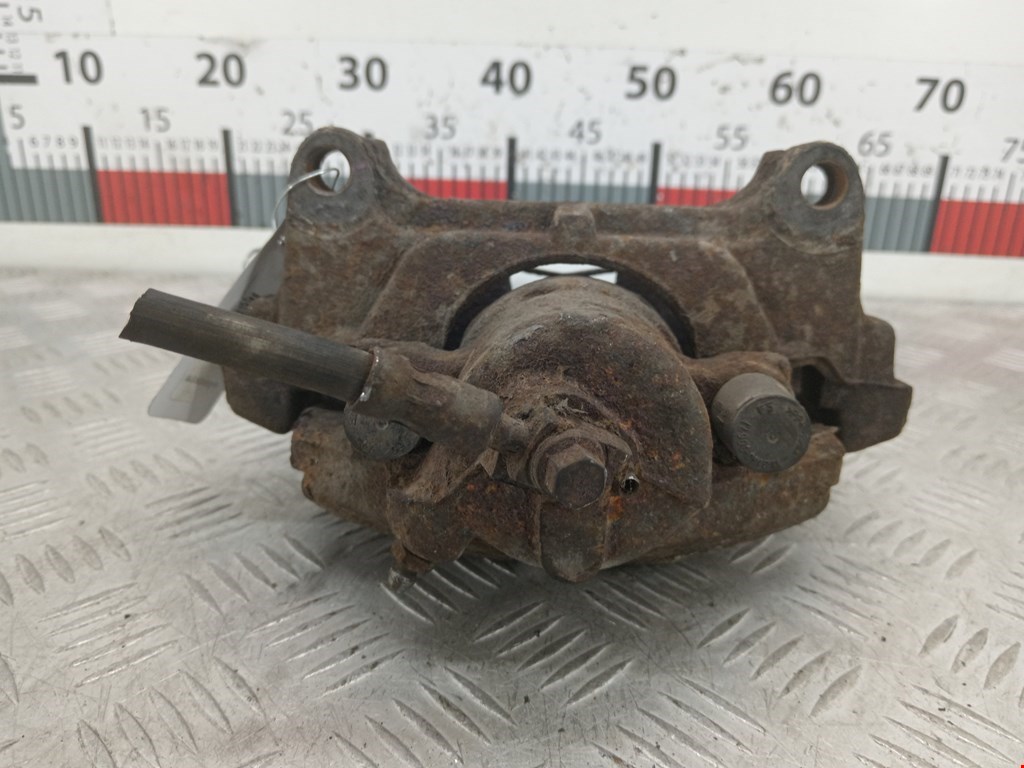 Суппорт передний правый VOLKSWAGEN Passat B6 2005-2011