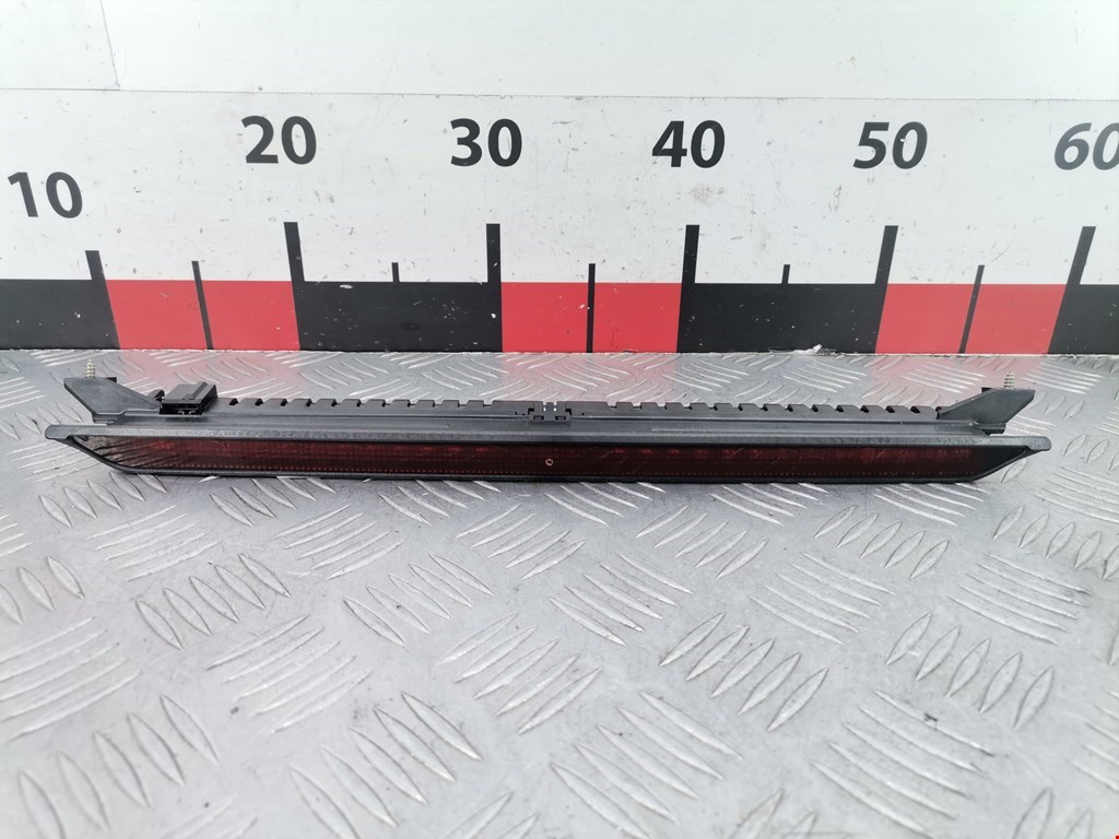 Фонарь дополнительный тормозной (стоп-сигнал) Volkswagen Golf 4 (1997-2004)