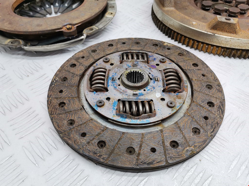 Маховик (демпфер сцепления) MAZDA Premacy CP 1999-2004