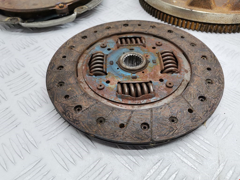 Маховик (демпфер сцепления) MAZDA Premacy CP 1999-2004