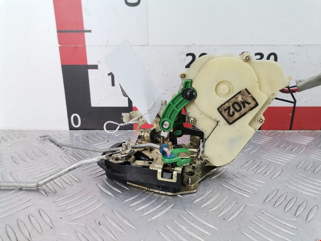 Замок двери передней правой KIA Sorento 2002-2009