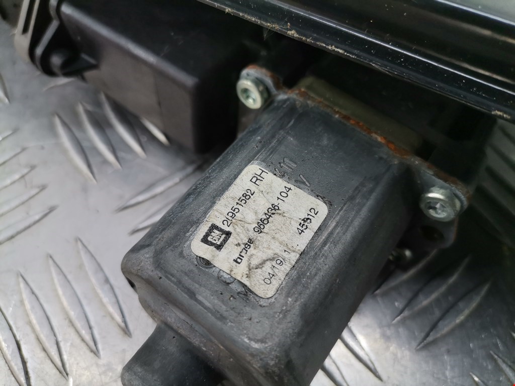 Стеклоподъемник передний правый OPEL Astra J 2009-2017