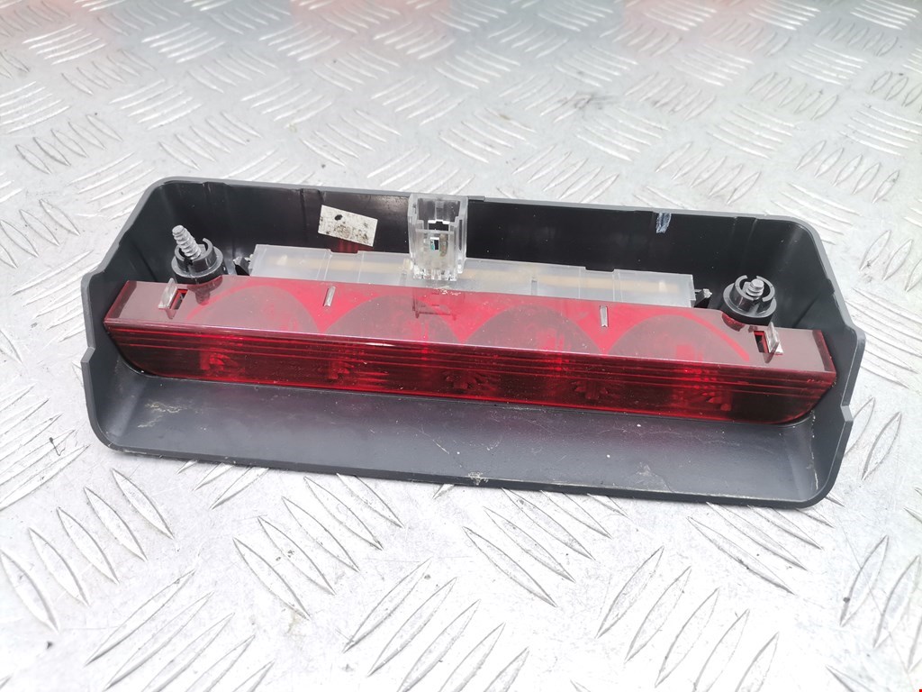 Фонарь дополнительный тормозной (стоп-сигнал) Citroen C2 (2003-2009)