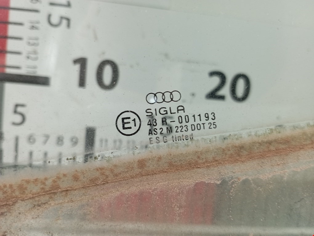 Стекло двери заднее левое AUDI 80 B3 1986-1991