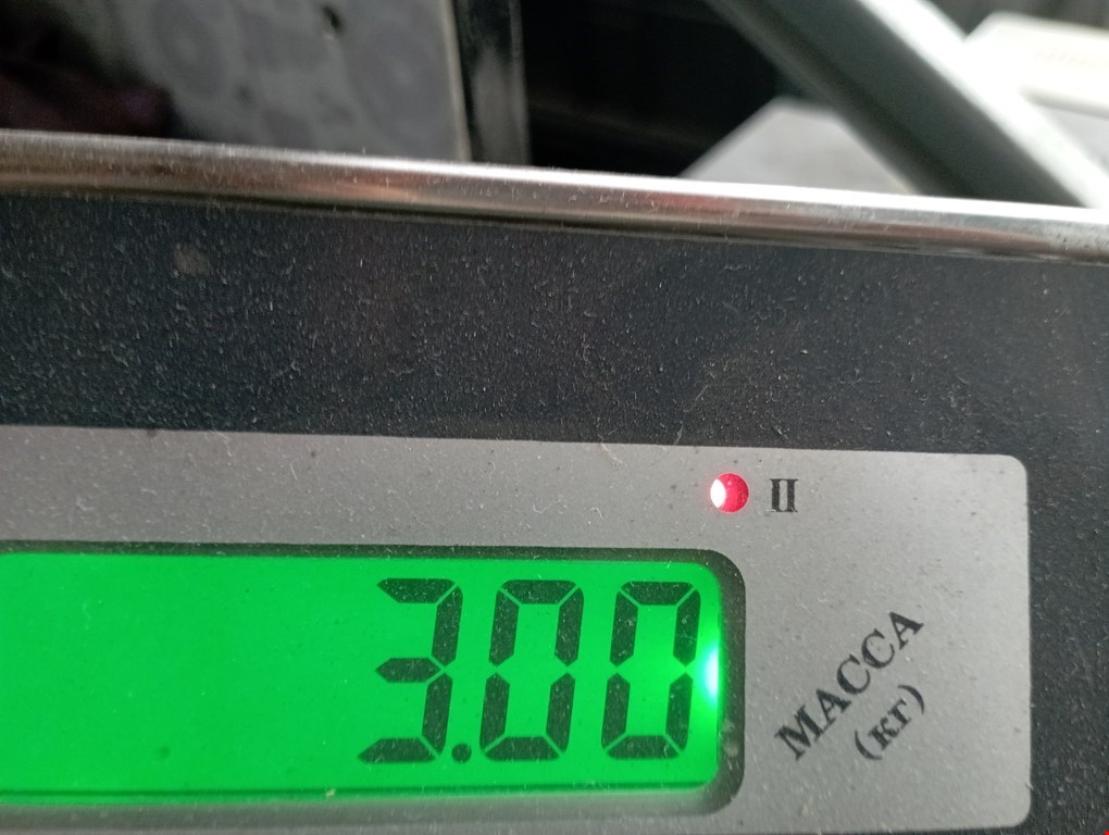 Стекло двери заднее левое AUDI 80 B3 1986-1991