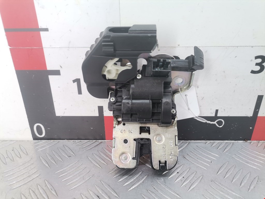 Замок багажника (крышки двери) SKODA Rapid 2012-2020