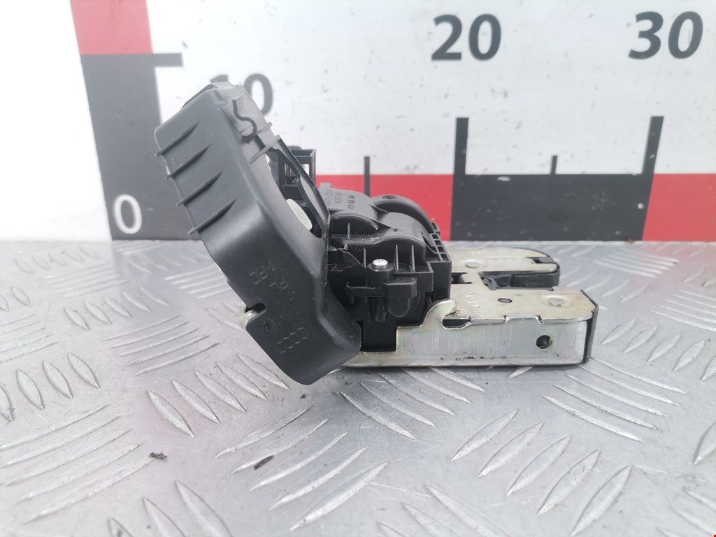 Замок багажника (крышки двери) SKODA Rapid 2012-2020