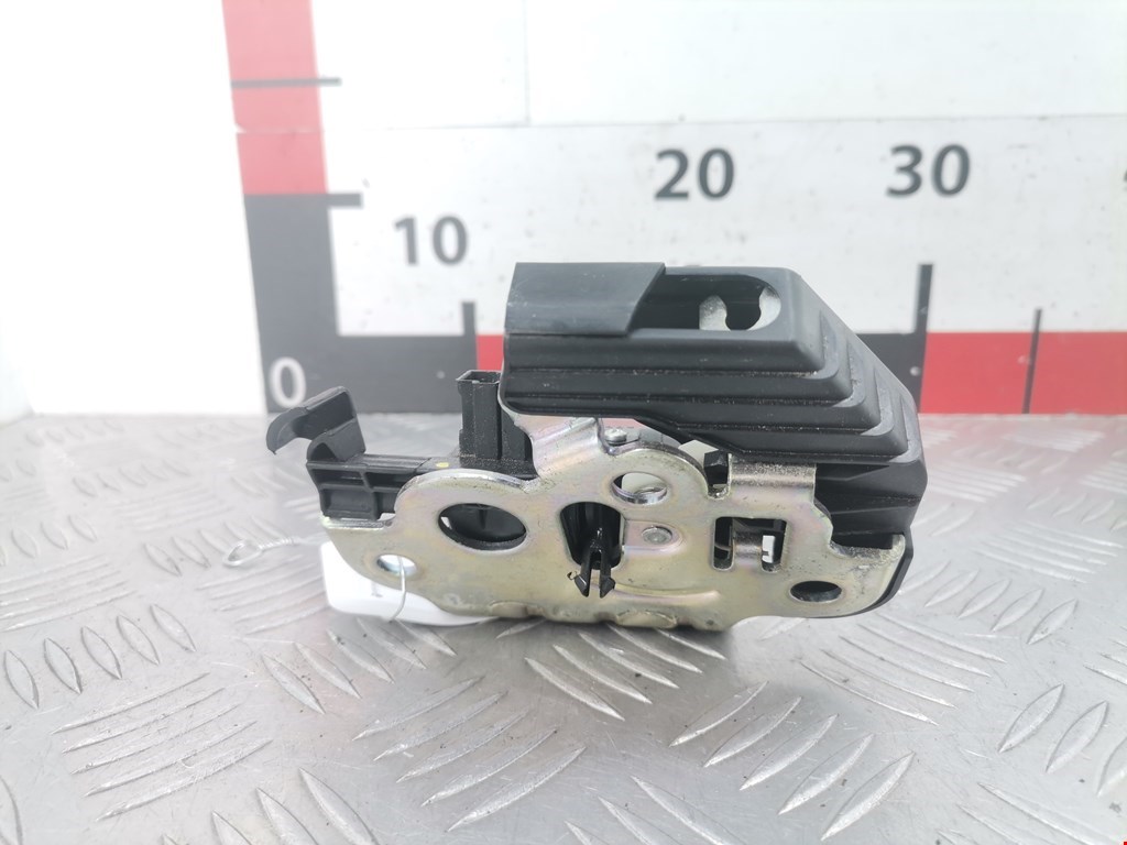 Замок багажника (крышки двери) SKODA Rapid 2012-2020