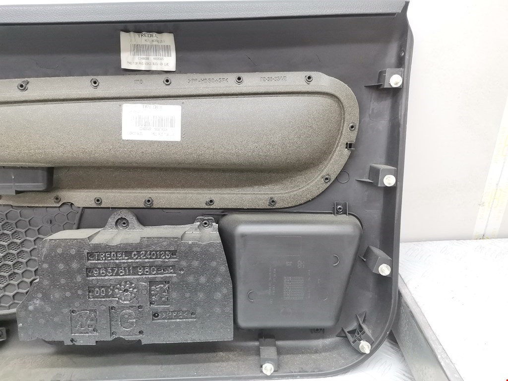 Обшивка двери передняя левая PEUGEOT 206 1998-2012