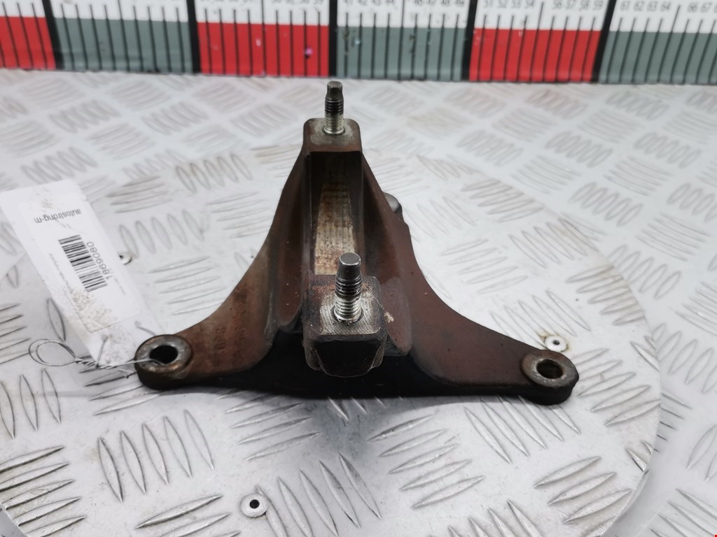 Кронштейн VOLVO V50 I 2004-2012