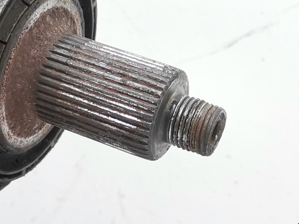 Полуось (привод, приводной вал) передняя левая VOLKSWAGEN Polo IV 2001-2009