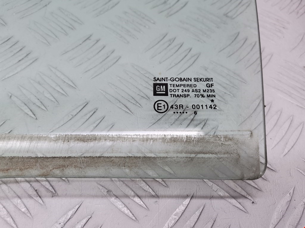 Стекло двери переднее левое OPEL Corsa C 2000-2006