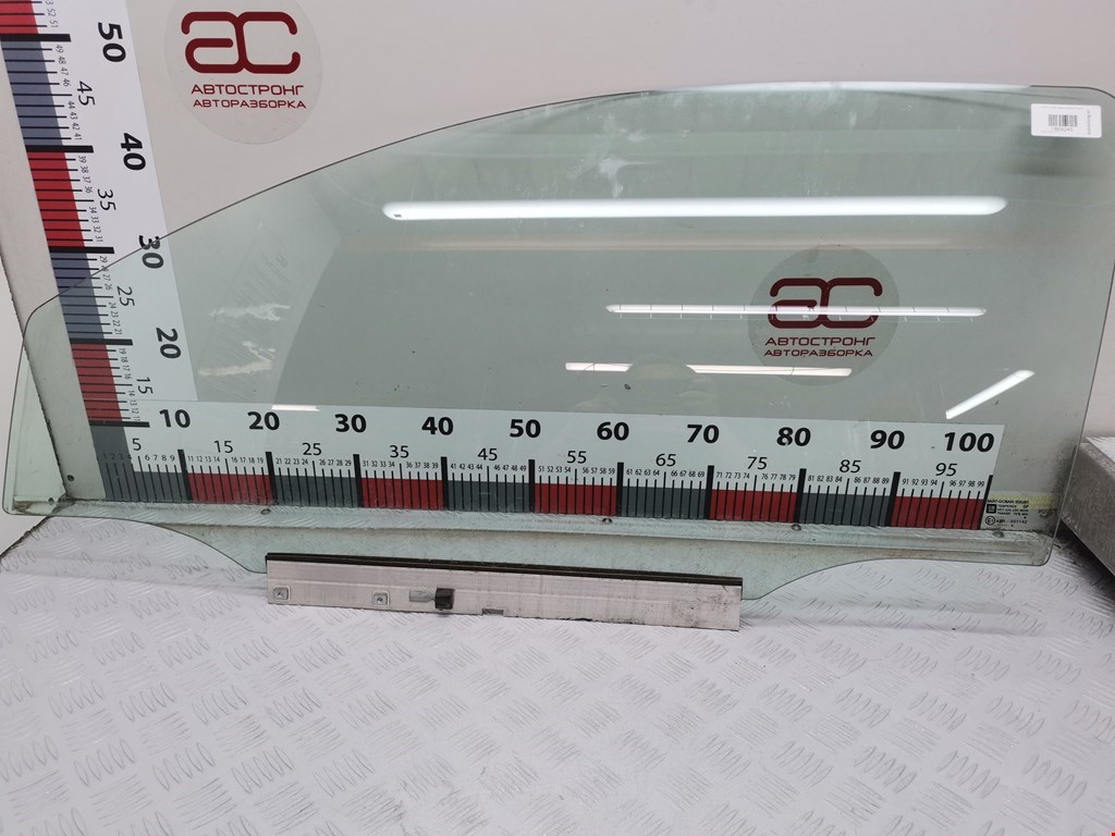 Стекло двери переднее левое OPEL Corsa C 2000-2006