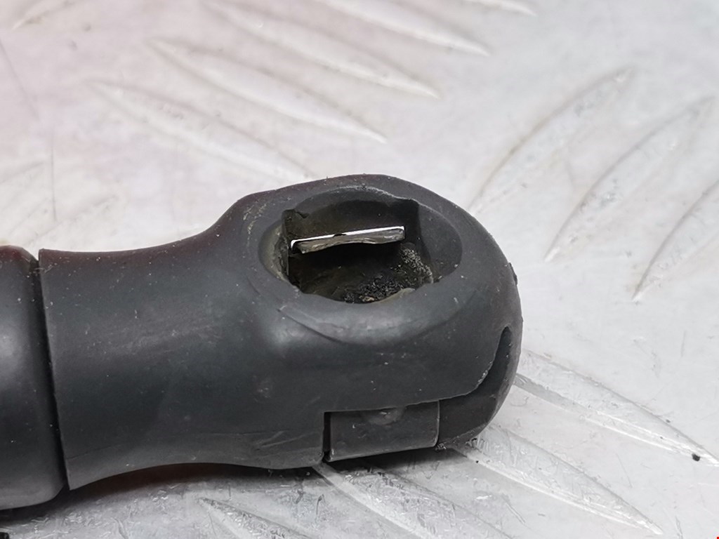 Амортизатор крышки (двери) багажника FORD Fusion 2002-2012