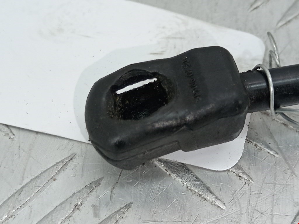 Амортизатор капота левый=правый AUDI A4 B6 2001-2005