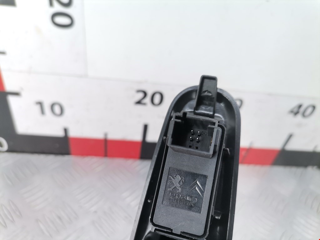 Кнопка стеклоподъемника PEUGEOT Partner 2008-2018