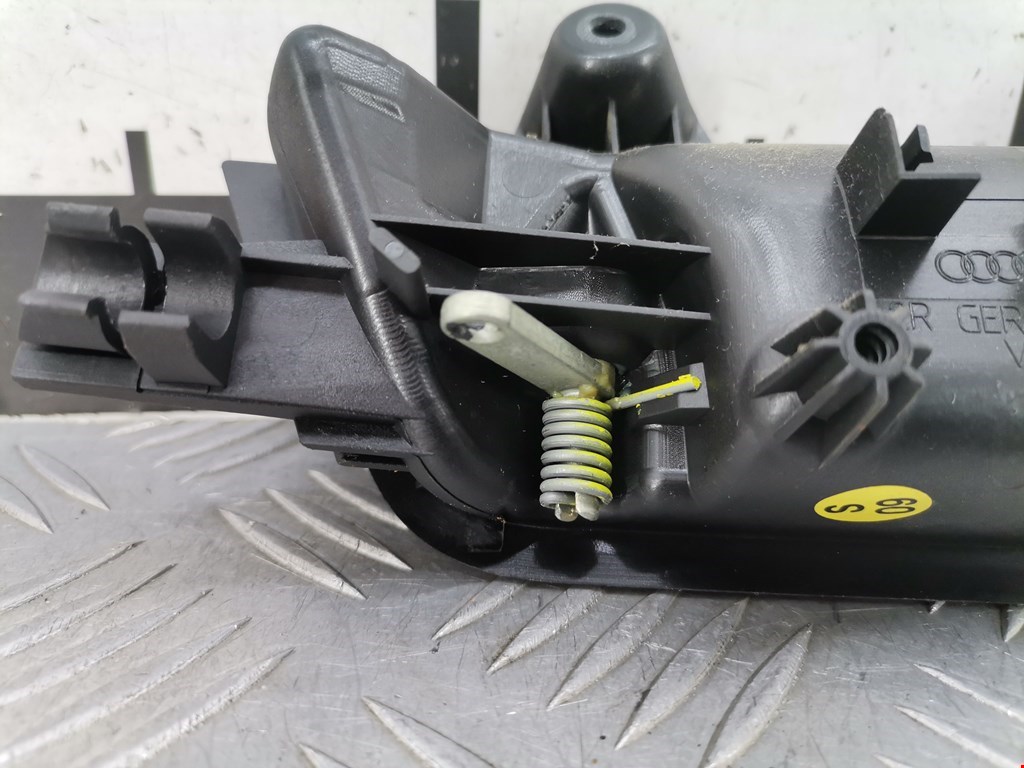 Ручка дверная передняя внутренняя правая AUDI A4 B6 2001-2005