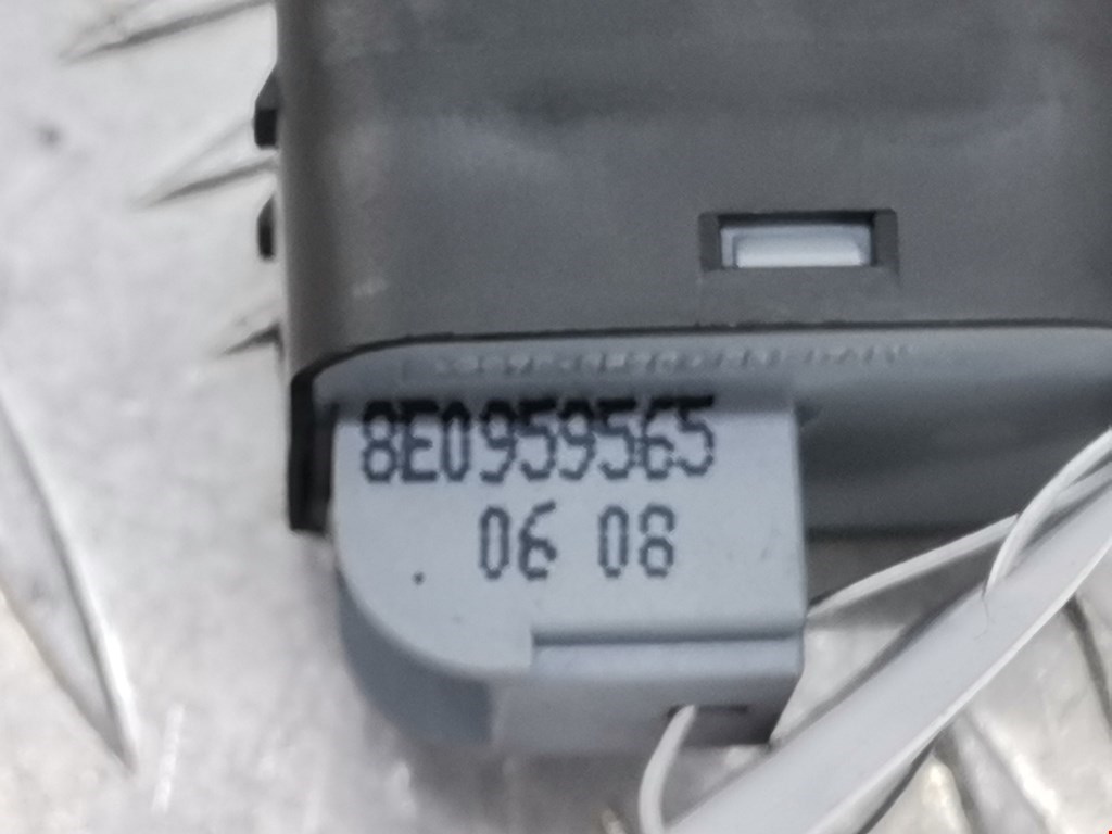 Блок управления зеркалами AUDI A4 B7 2004-2007