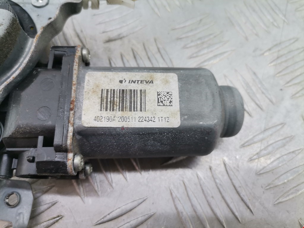 Стеклоподъемник задний правый NISSAN Qashqai J10 2006-2013