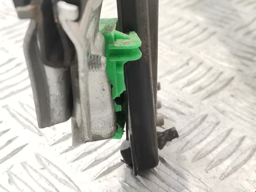 Стеклоподъемник передний правый AUDI A4 B5 1995-2001